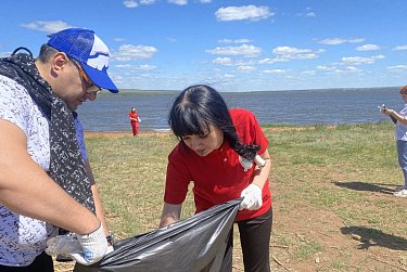 Очистили водохранилище от мусора